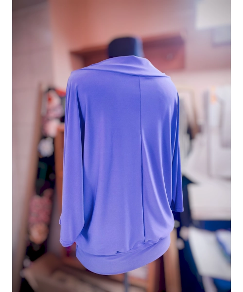 Fioletowa bluzka z rękawem 3/4 kimono - lejący drapowany dekolt